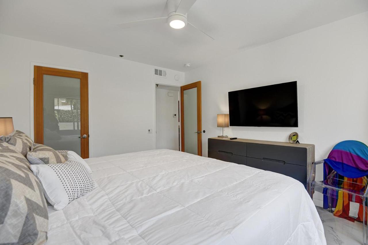 Modern Plaza Villas Oasis Palm Springs Exterior photo